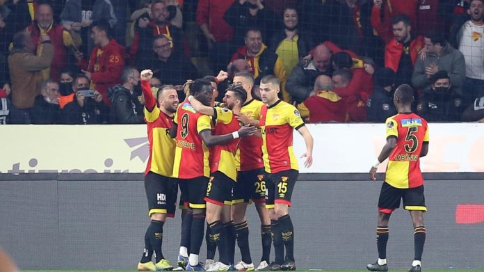 Göztepe tribünleri fark yarattı