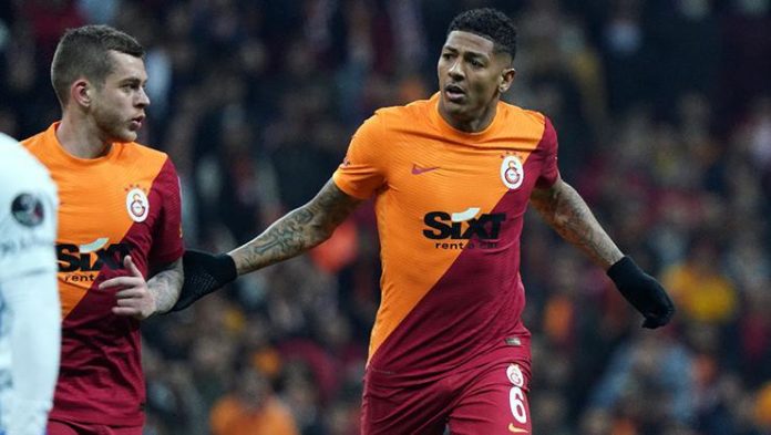 Galatasaray'da gecenin adamı Patrick van Aanholt