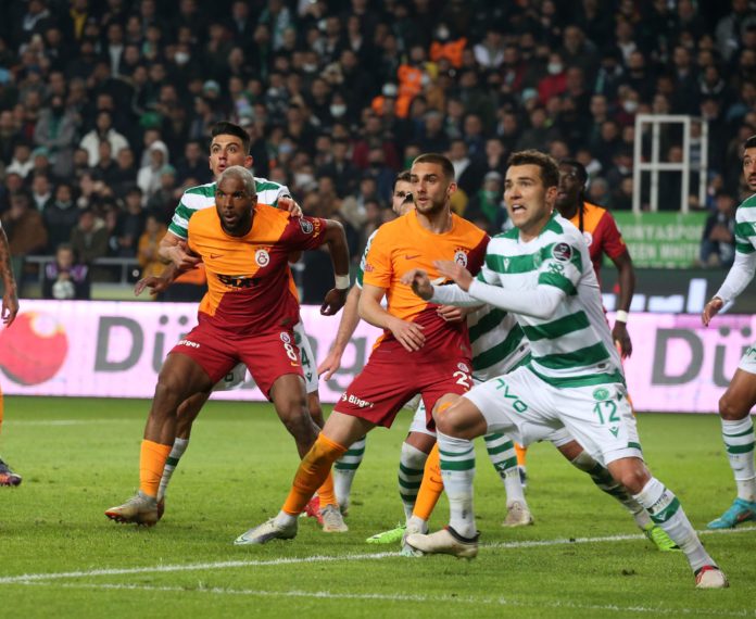 Galatasaraylı futbolculara sert eleştiri: Disiplinsiz, oynadığına inanmayan kadro!