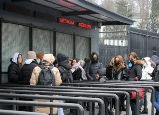 Beşiktaşlı kadın ve çocuk taraftarlardan Başakşehir maçına yoğun ilgi