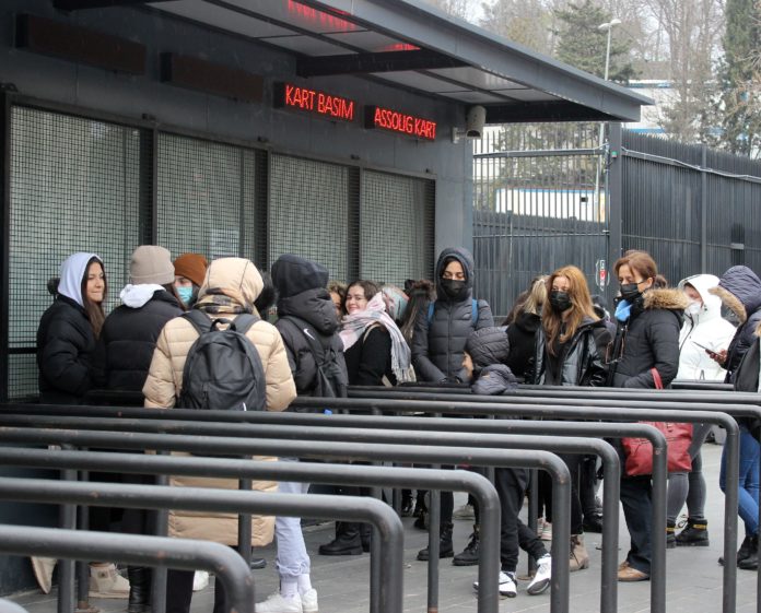 Beşiktaşlı kadın ve çocuk taraftarlardan Başakşehir maçına yoğun ilgi