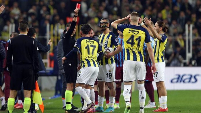Fenerbahçe – Trabzonspor maçında kırmızı çıktı, Kadıköy karıştı!