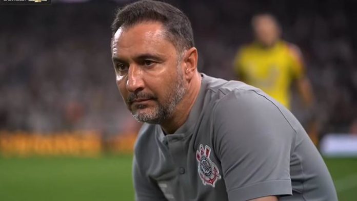 Vitor Pereira, Fenerbahçe ile 17 haftada yapamadığını Corinthians'ta 2 haftada yaptı