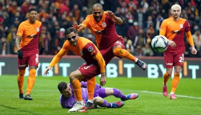 Galatasaray savunmasına geçer not