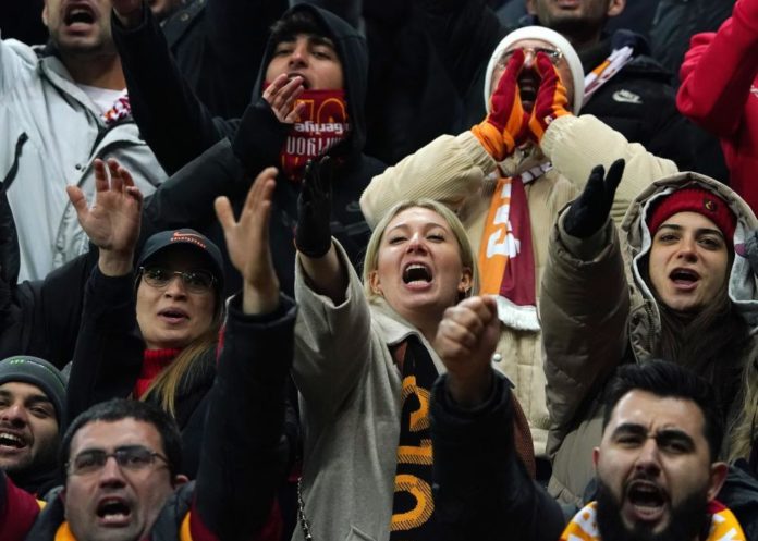 Galatasaray NEF Stadı'nda muhteşem taraftar