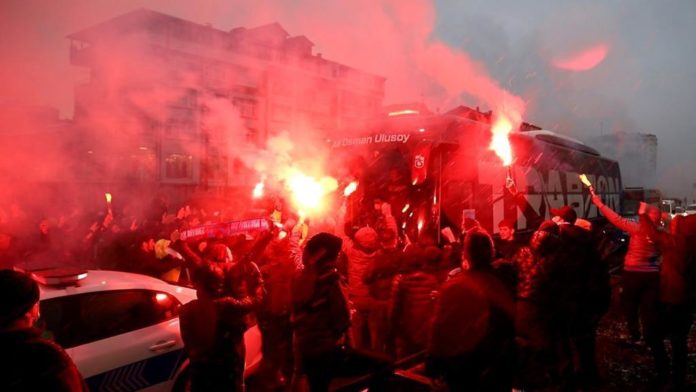 Trabzonspor, Of ilçesinde meşalelerle karşılandı