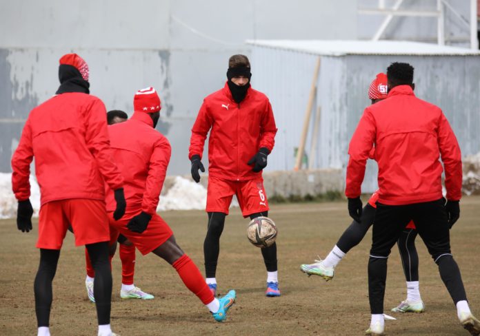 Sivasspor, Altay maçı hazırlıklarını tamamladı