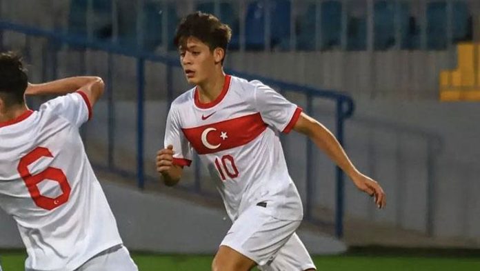 Fenerbahçe'nin genç futbolcusu Arda Güler ışıldıyor