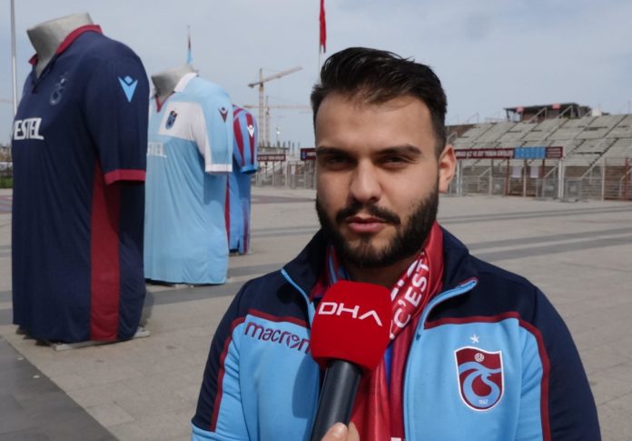 Fransız yargıçtan özel izinle Trabzon'a gelen gurbetçi taraftar, maçı eşiyle tribünde izledi