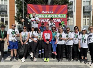 Maratonda kazanan sporcular ödüllerin sahibi oldu