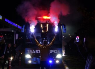 Gece yarısı Trabzonspor'a müthiş karşılama