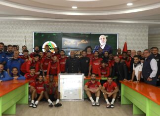 Alanyaspor, Başkan Çavuşoğlu'nun doğum gününü kutladı