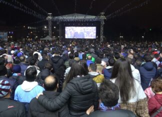 Stada giremeyen binlerce taraftar dev ekranlardan maçı izlediler