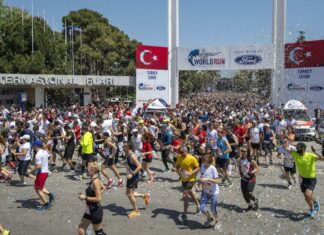 İzmir’de 10 bin kişi Wings for Life World Run’da iyilik için koştu