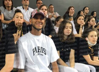 Josef de Souza da voleybol finalini tribünden izledi!