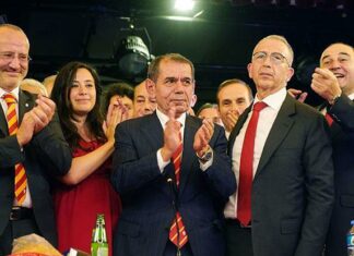 Galatasaray Başkanı Dursun Özbek, gözyaşlarını tutamadı
