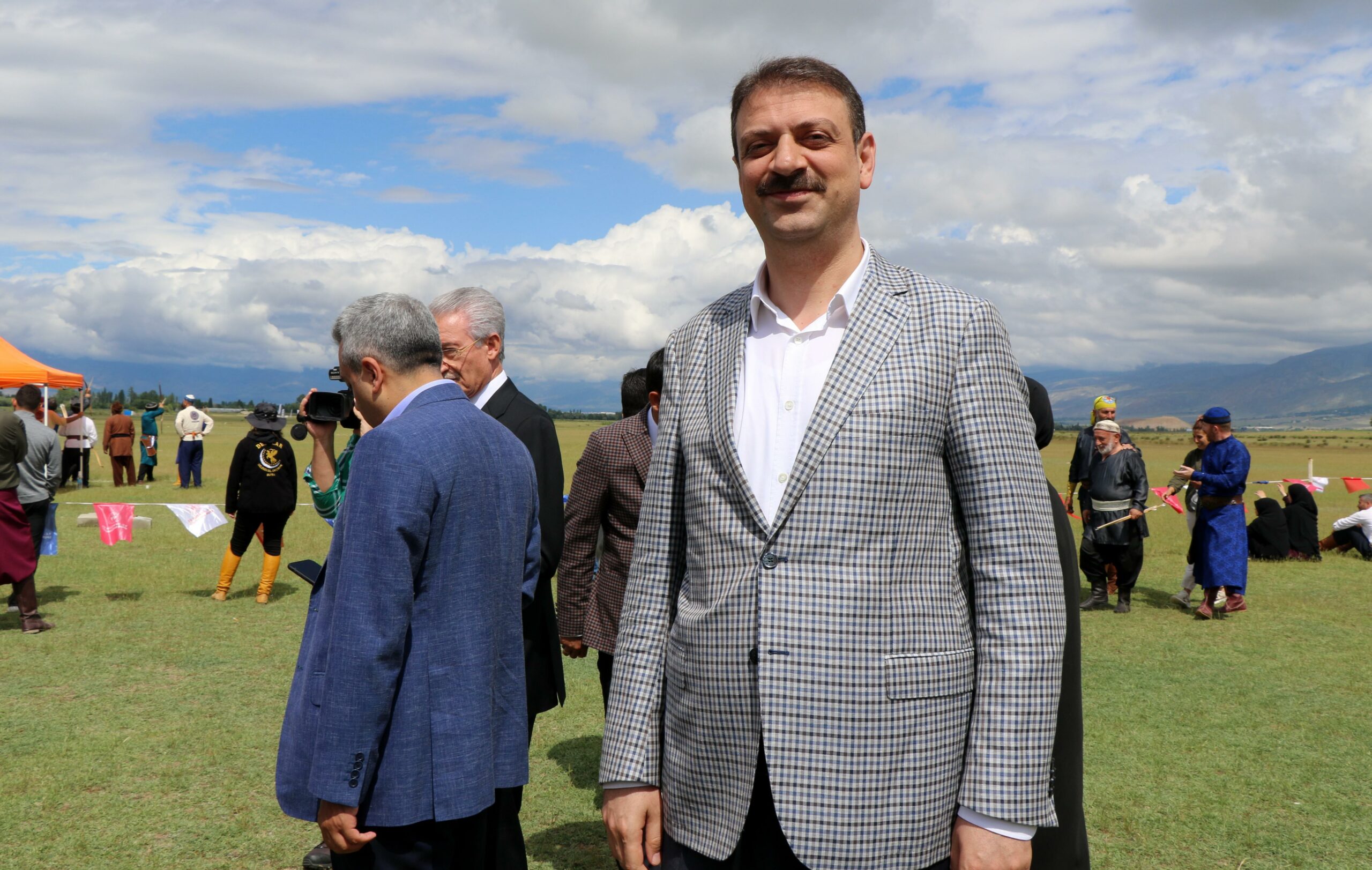 Bakan Yardımcısı Sinan Aksu: Yeni sezonda inşallah futbolumuzu stadımızda oynayacağız