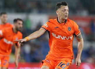 Mesut Özil, Başakşehir ile ilk maçına çıktı