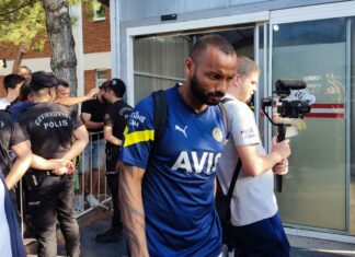 Fenerbahçe kafilesine Eskişehir'de coşkulu karşılama