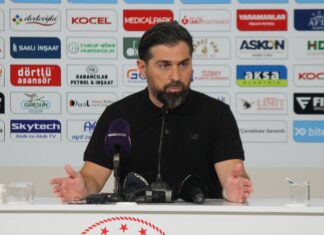 Konyaspor'da İlhan Palut'tan oyuncularına tebrik