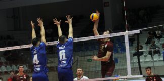 8. TSYD İzmir Voleybol Turnuvası’nda şampiyon yarın belli olacak