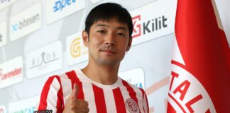 Antalyaspor'da Shoya Nakajima oyuna girer girmez kırmızı kart gördü