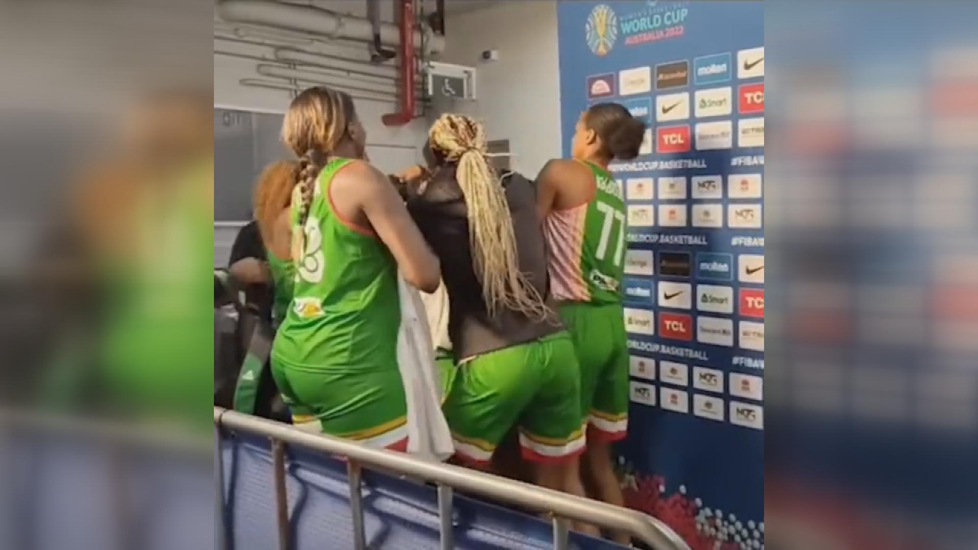 FIBA Kadınlar Dünya Kupası maçının ardından iki Malili basketbolcu canlı yayında kavga etti