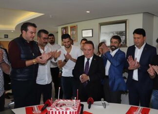 Antalyaspor'dan, Başkan Böcek'e doğum günü kutlaması