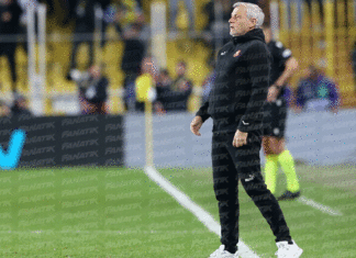Rennes Teknik Direktörü Bruno Genesio: Fenerbahçe’deki sistem değişikliğiyle savunma yapamadık