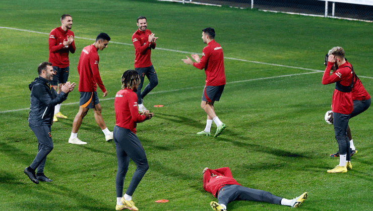 Galatasaray, Antalya kampındaki ilk antrenmanını gerçekleştirdi