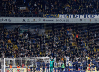 Fenerbahçe'ye Kadıköy'de 12. adam resitali