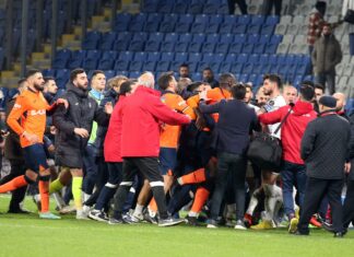 Başakşehir-Adana Demirspor maçı sonrası kavga! Gözü döndü, saldırmaya çalıştı…