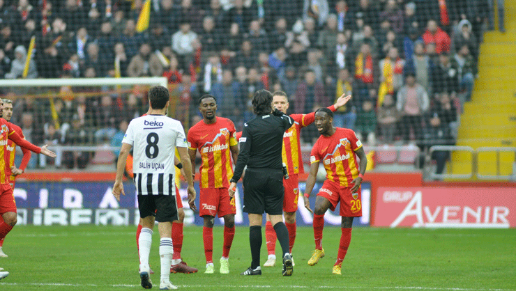 Kayserispor-Beşiktaş maçındaki hakem kararlarını değerlendiler: 'Kırmızı kartı atladı! Golden önce faul…'