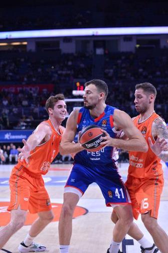 ANADOLU EFESİN UYANIŞI, VALENCIAYA DUR DEDİ (ÖZET) Anadolu Efes-Valencia Basket maç sonucu: 77-73