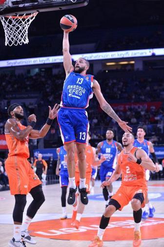 ANADOLU EFESİN UYANIŞI, VALENCIAYA DUR DEDİ (ÖZET) Anadolu Efes-Valencia Basket maç sonucu: 77-73