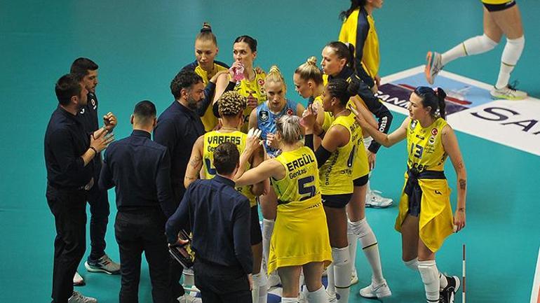 Sultanlar Liginde şampiyon Fenerbahçe Opet Eczacıbaşına set vermedi