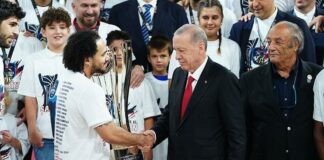 Anadolu Efes’e 37. Erkekler Cumhurbaşkanlığı Kupası’nı Cumhurbaşkanı Erdoğan verdi – Basketbol Haberleri