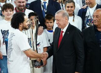 Anadolu Efes’e 37. Erkekler Cumhurbaşkanlığı Kupası’nı Cumhurbaşkanı Erdoğan verdi – Basketbol Haberleri