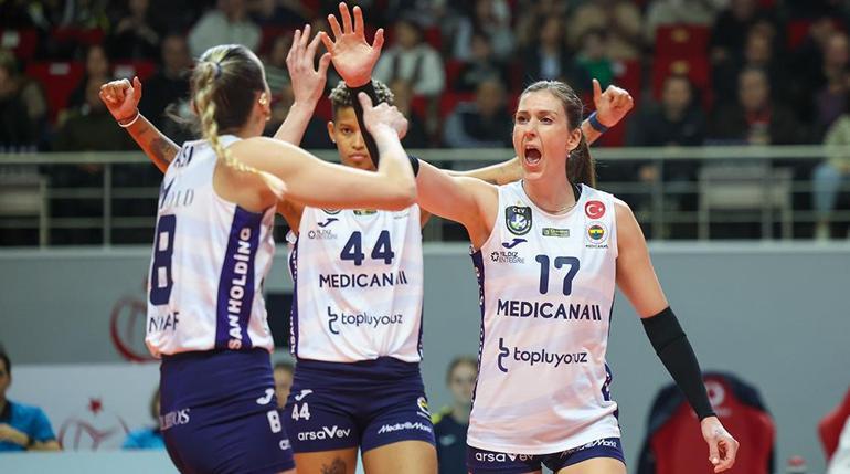 Fenerbahçe Medicana - VakıfBank maç sonucu: 3-1 | Fenerbahçe, derbi ile liderliği kaptı